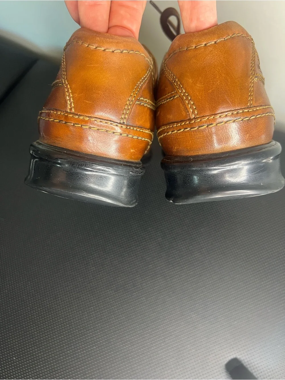 Clarks Men’s Tan Brown Leather Lace-Up Oxfords